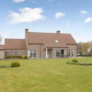exclusive-family-house-with-a-beautiful-view-in-damme.bruges-hotels.info/